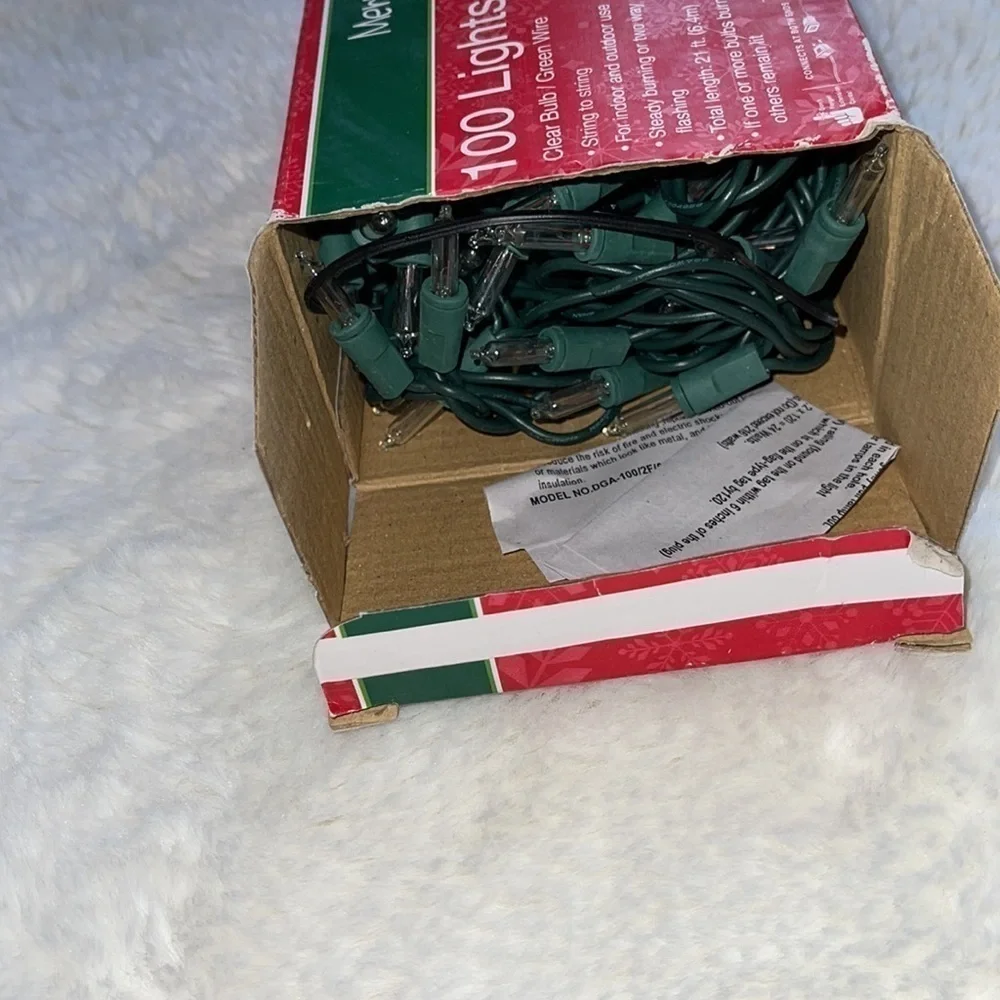 Merry brite Xmas lights clear 100 lights only used once basically new